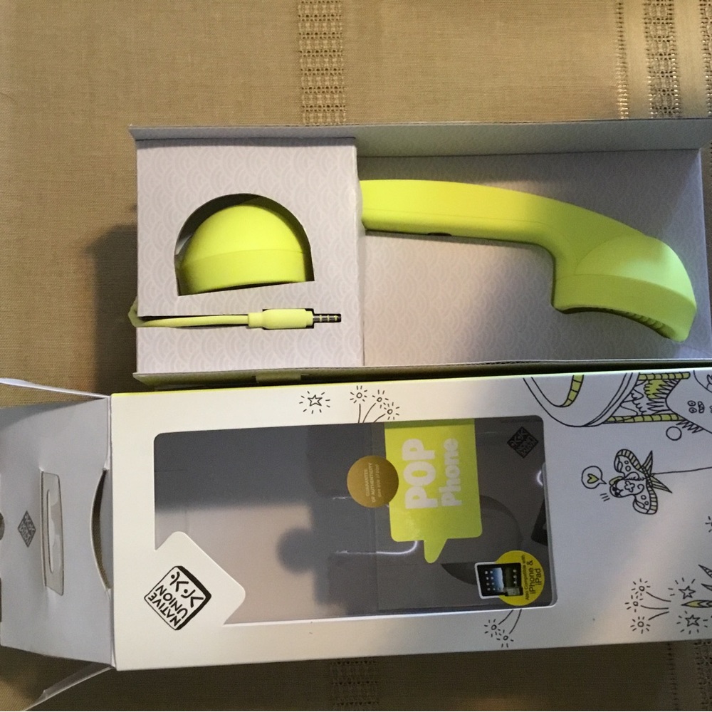 3X HOST PICK- POP YELLOW PHONE TO CONNECT YOUR TO YOUR CELL OR IPAD/ NWOT - Picture 2 of 5